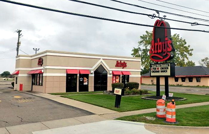 Arthur Treachers Fish & Chips - Roseville - 15195 E 12 Mile Rd (newer photo)